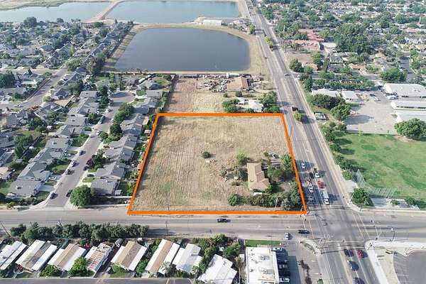 2.75 Acres of Improved Mixed-Use Land for Sale in Fresno, California