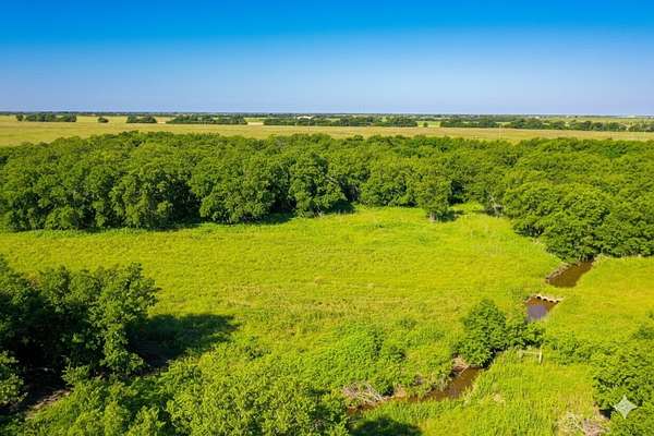 10 Acres of Land for Sale in Blum, Texas