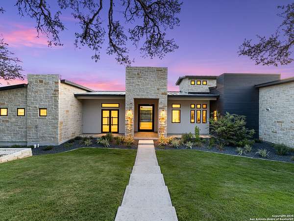 2.39 Acres of Residential Land with Home for Sale in Canyon Lake, Texas