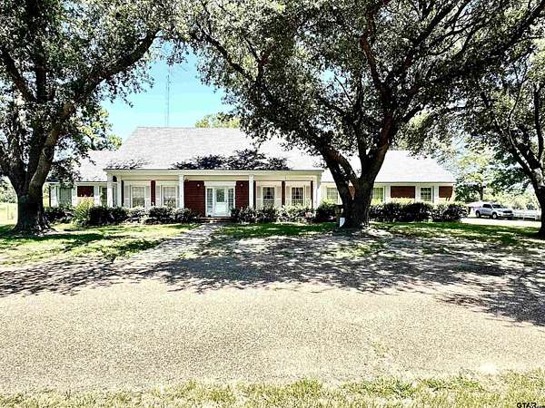 4.8 Acres of Residential Land with Home for Sale in Jacksonville, Texas