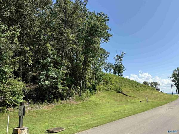 1 Acre of Land for Sale in Guntersville, Alabama