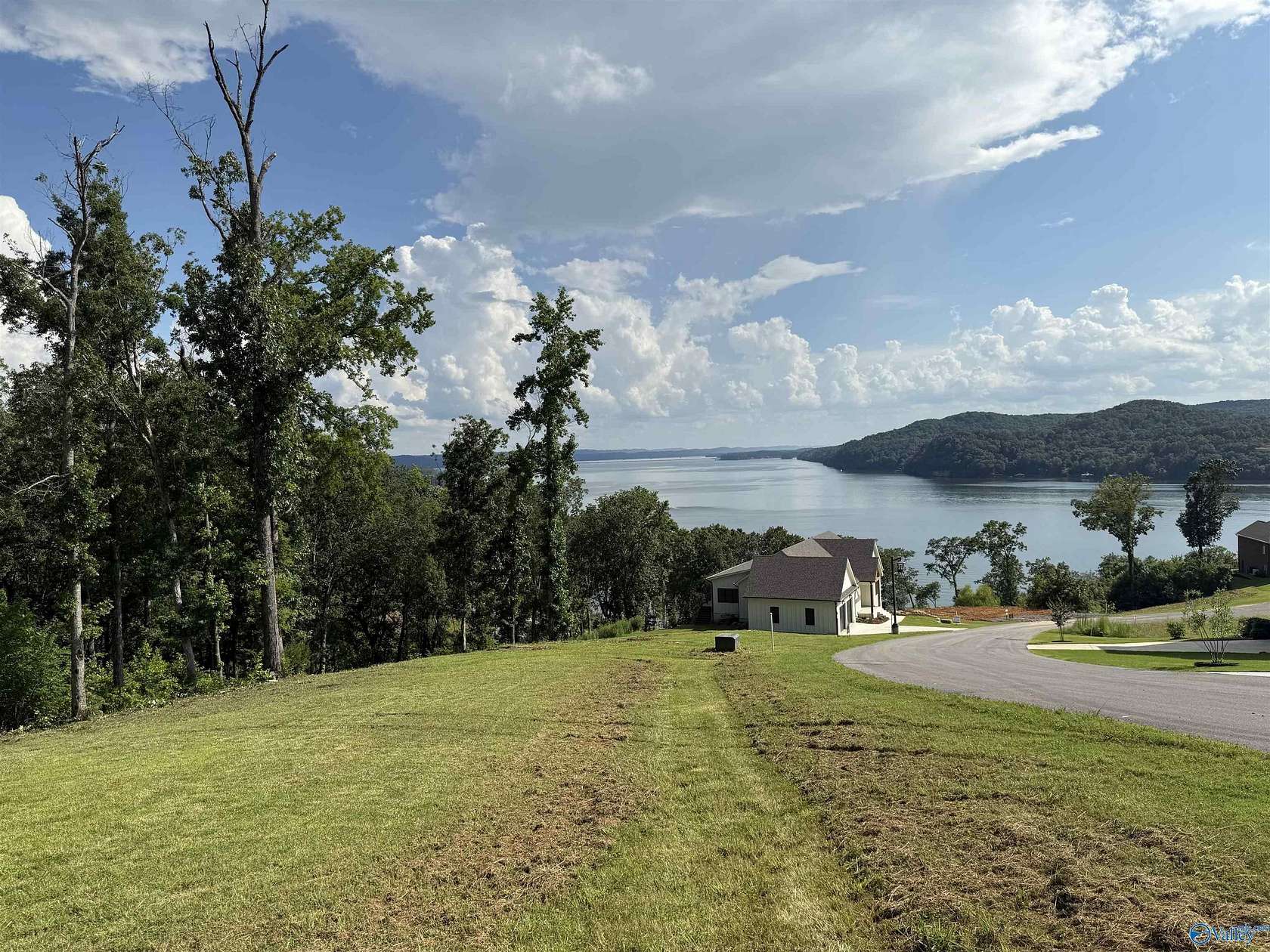 1.3 Acres of Land for Sale in Guntersville, Alabama