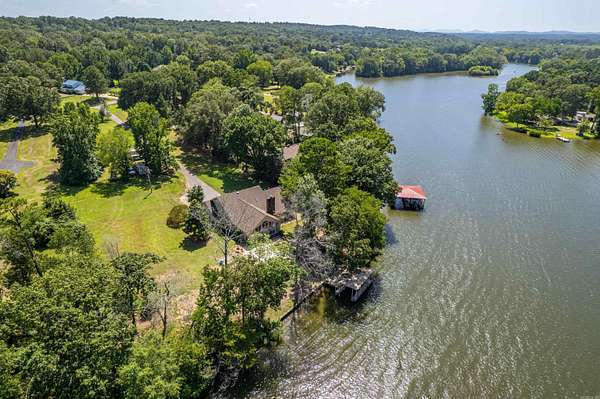 1.5 Acres of Residential Land with Home for Sale in Hot Springs, Arkansas