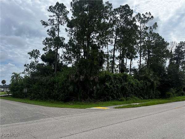 0.25 Acres of Residential Land for Sale in Lehigh Acres, Florida