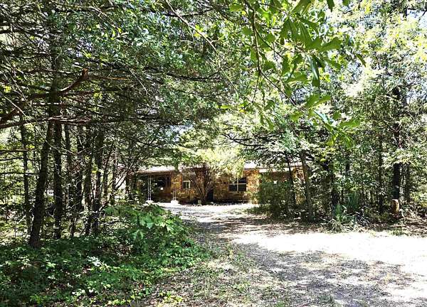 2.85 Acres of Residential Land with Home for Sale in Mena, Arkansas