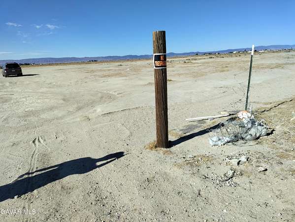 5 Acres of Residential Land for Sale in Rosamond, California