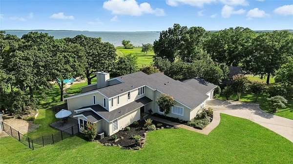 1.5 Acres of Land with Home for Sale in Valley View, Texas
