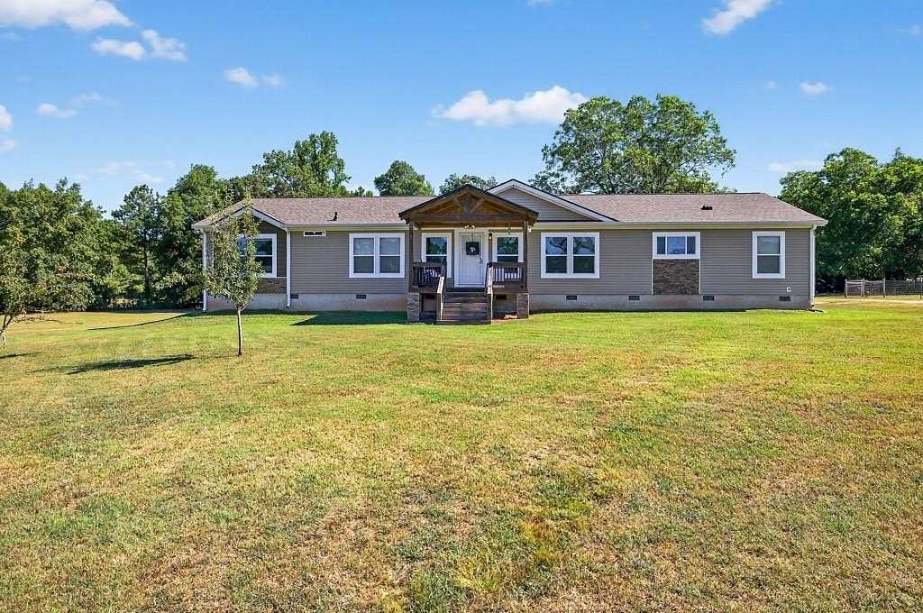 4.69 Acres of Residential Land with Home for Sale in Jefferson, Georgia