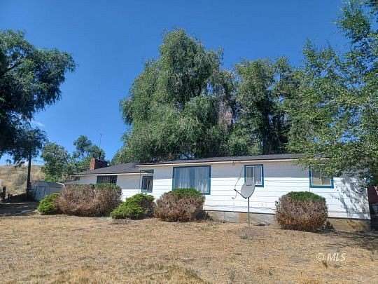 6.4 Acres of Land with Home for Sale in Tulelake, California