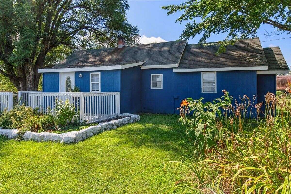 5 Acres of Land with Home for Sale in Billings, Missouri