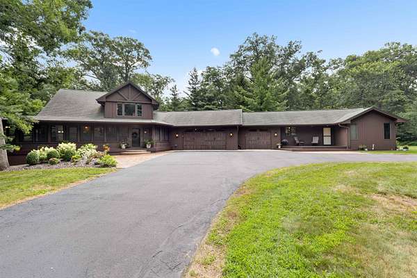 5.76 Acres of Residential Land with Home for Sale in Rockton, Illinois