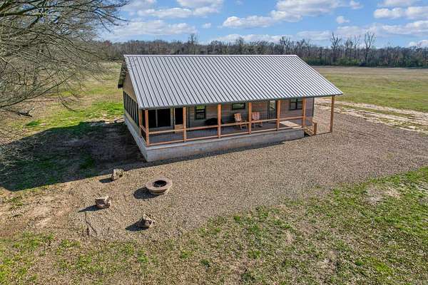 3.69 Acres of Residential Land with Home for Sale in De Queen, Arkansas