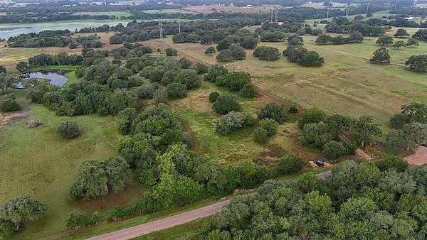 16 Acres of Land for Sale in Fayetteville, Texas