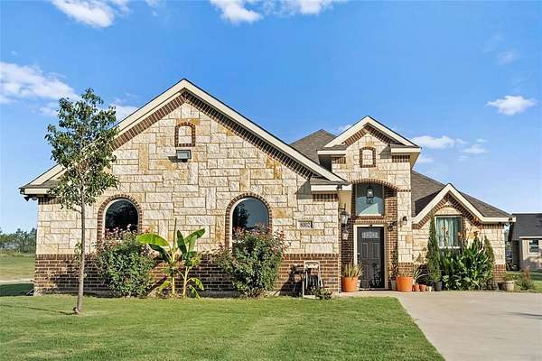 1.56 Acres of Residential Land with Home for Sale in Rice, Texas