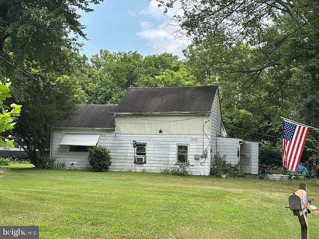 2.5 Acres of Residential Land with Home for Sale in Poolesville, Maryland