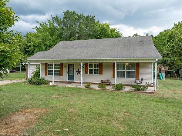 9 Acres of Residential Land with Home for Sale in Van Buren, Arkansas