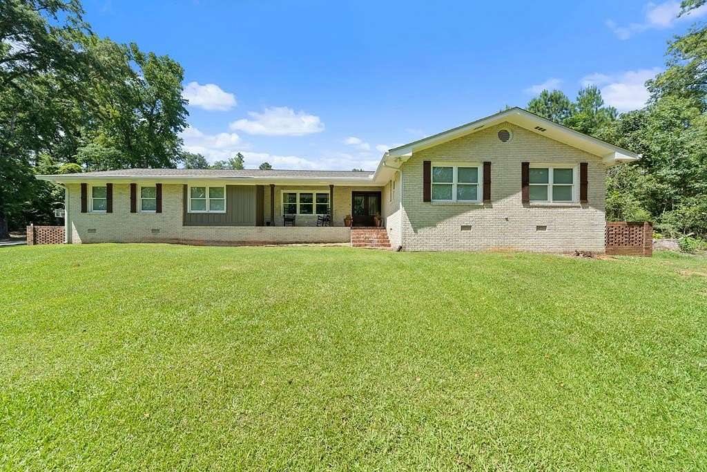 16 Acres of Land with Home for Sale in Milledgeville, Georgia