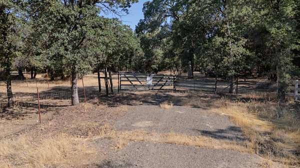 20 Acres of Agricultural & Residential Land for Sale in Cottonwood, California
