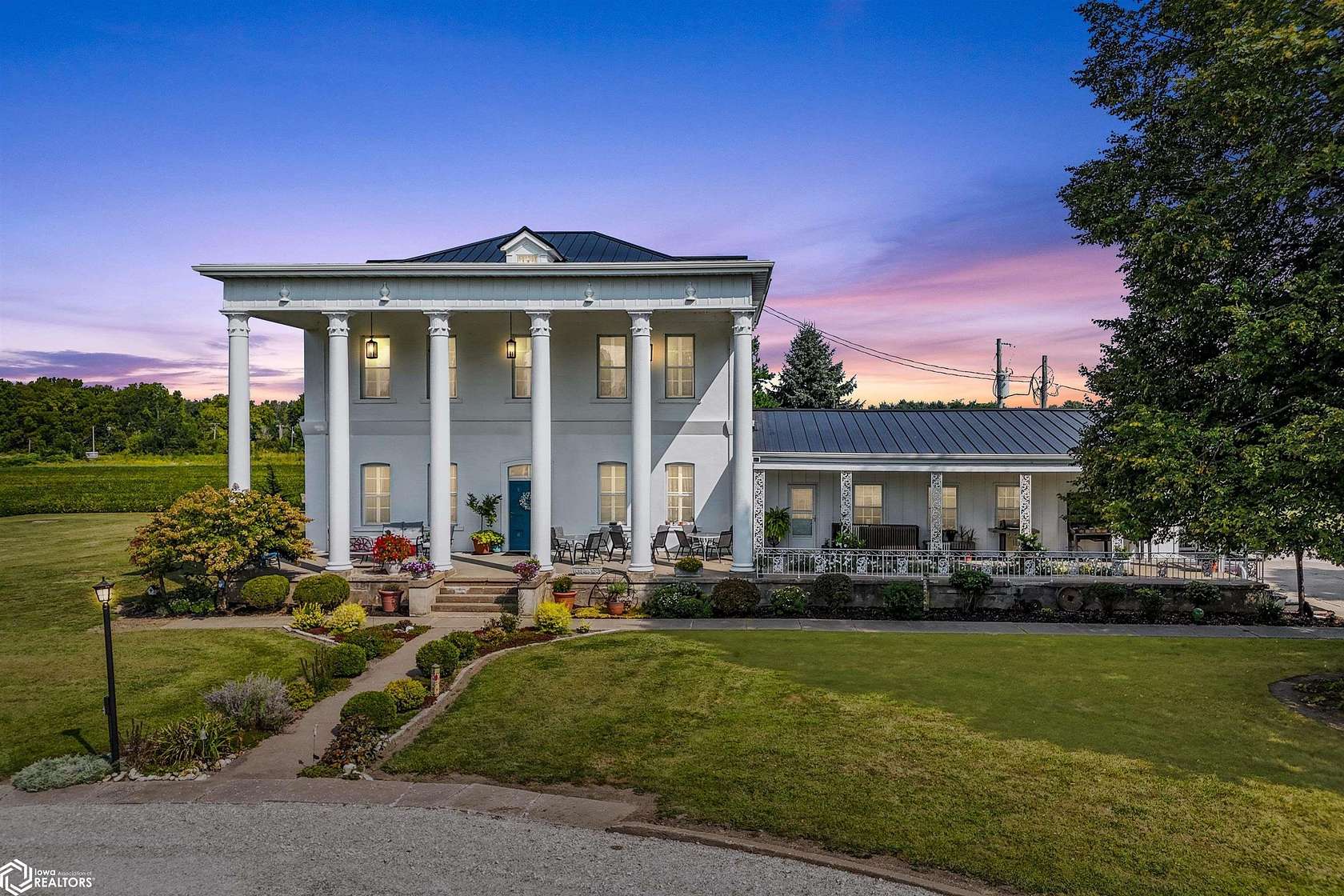 9 Acres of Residential Land with Home for Sale in Dallas City, Illinois