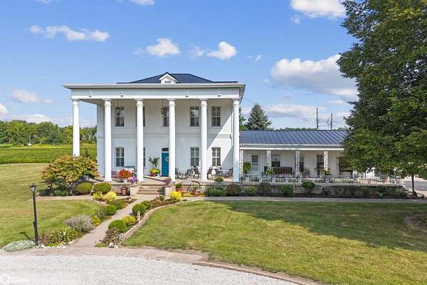 9 Acres of Residential Land with Home for Sale in Dallas City, Illinois