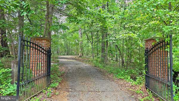 10.1 Acres of Land with Home for Sale in Warrenton, Virginia