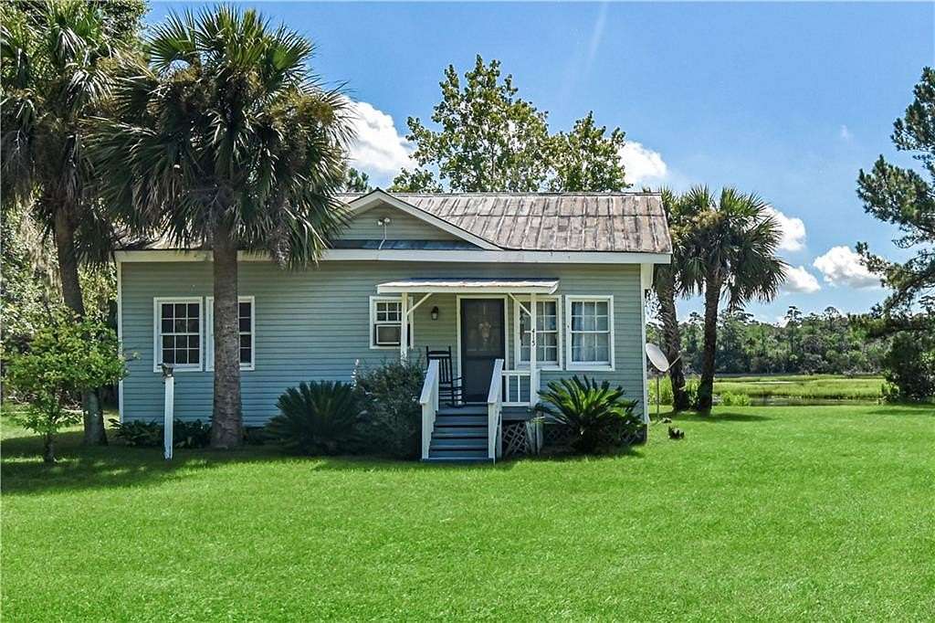 30.1 Acres of Land with Home for Sale in Brunswick, Georgia