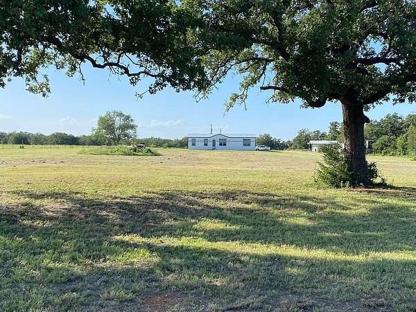 4 Acres of Land with Home for Sale in Lincoln, Texas