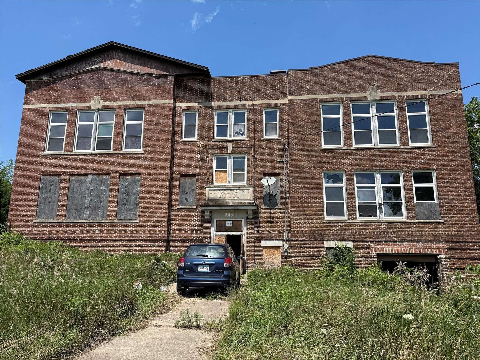 9.82 Acres of Improved Residential Land for Sale in Indianola, Iowa