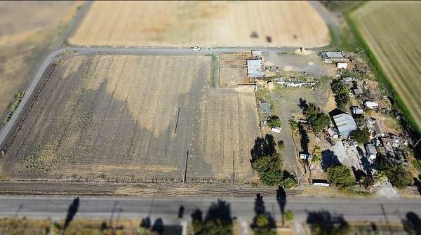 4.5 Acres of Residential Land for Sale in Dos Palos, California