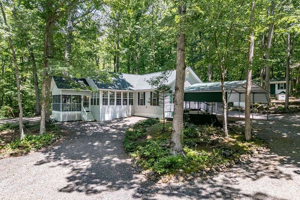 2.86 Acres of Residential Land with Home for Sale in Hiawassee, Georgia