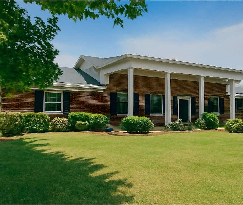 17 Acres of Land with Home for Sale in Stanford, Kentucky