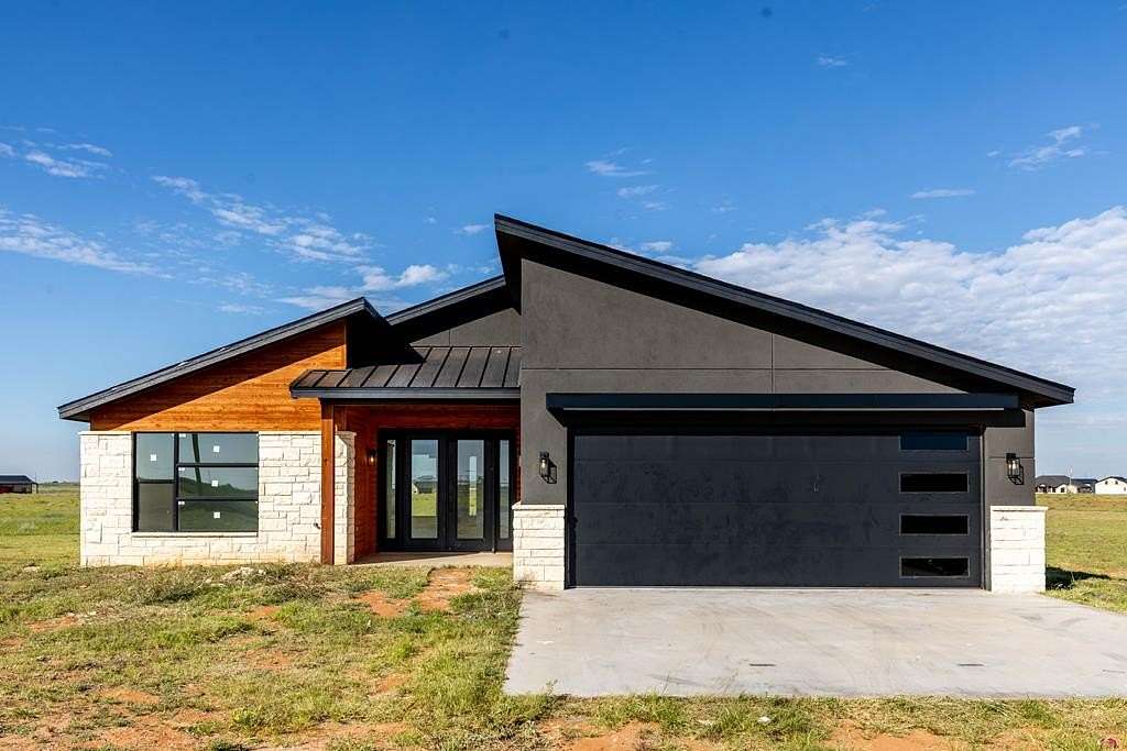 1.69 Acres of Residential Land with Home for Sale in Seminole, Texas