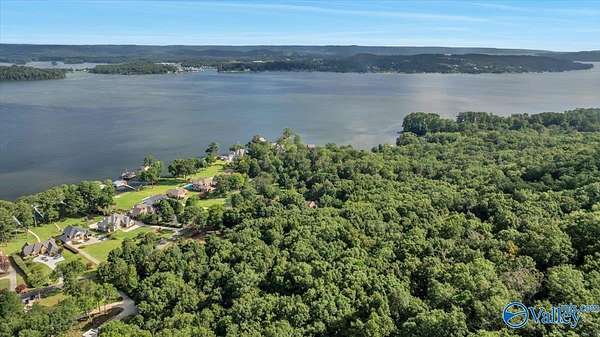 7.33 Acres of Residential Land for Sale in Guntersville, Alabama