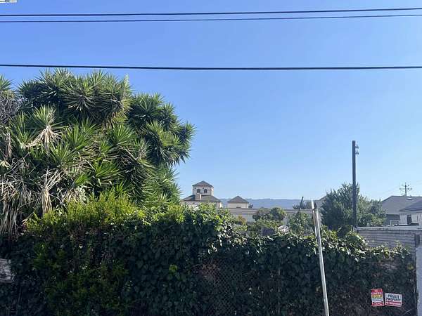 0.2 Acres of Land for Sale in Oakland, California