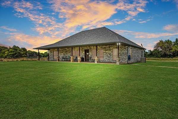 16 Acres of Land with Home for Sale in Ravenna, Texas