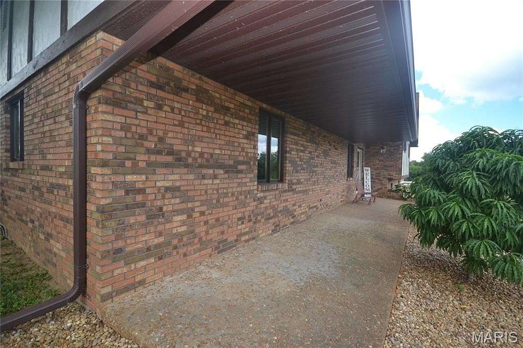 3.87 Acres of Residential Land with Home for Sale in Millstadt, Illinois