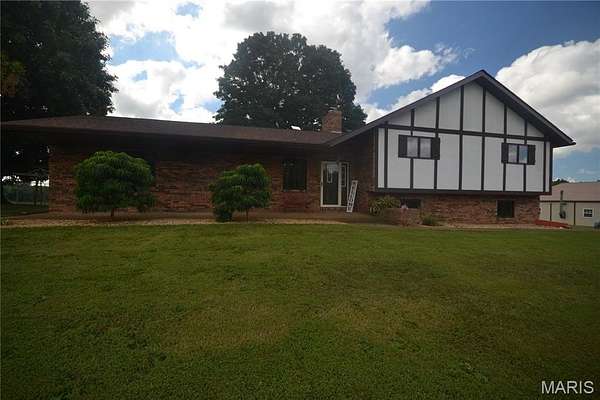 3.87 Acres of Residential Land with Home for Sale in Millstadt, Illinois