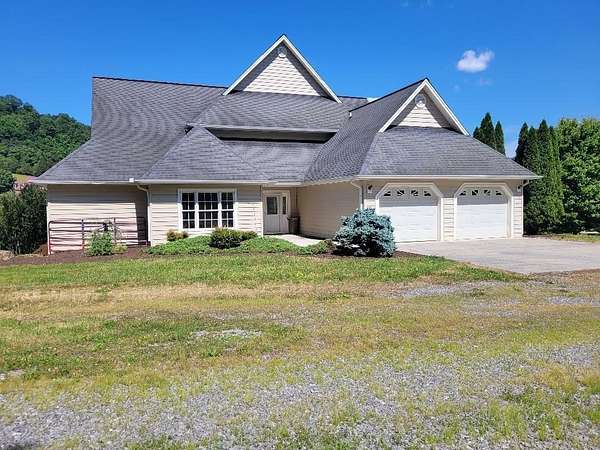 5 Acres of Residential Land with Home for Sale in Church Hill, Tennessee