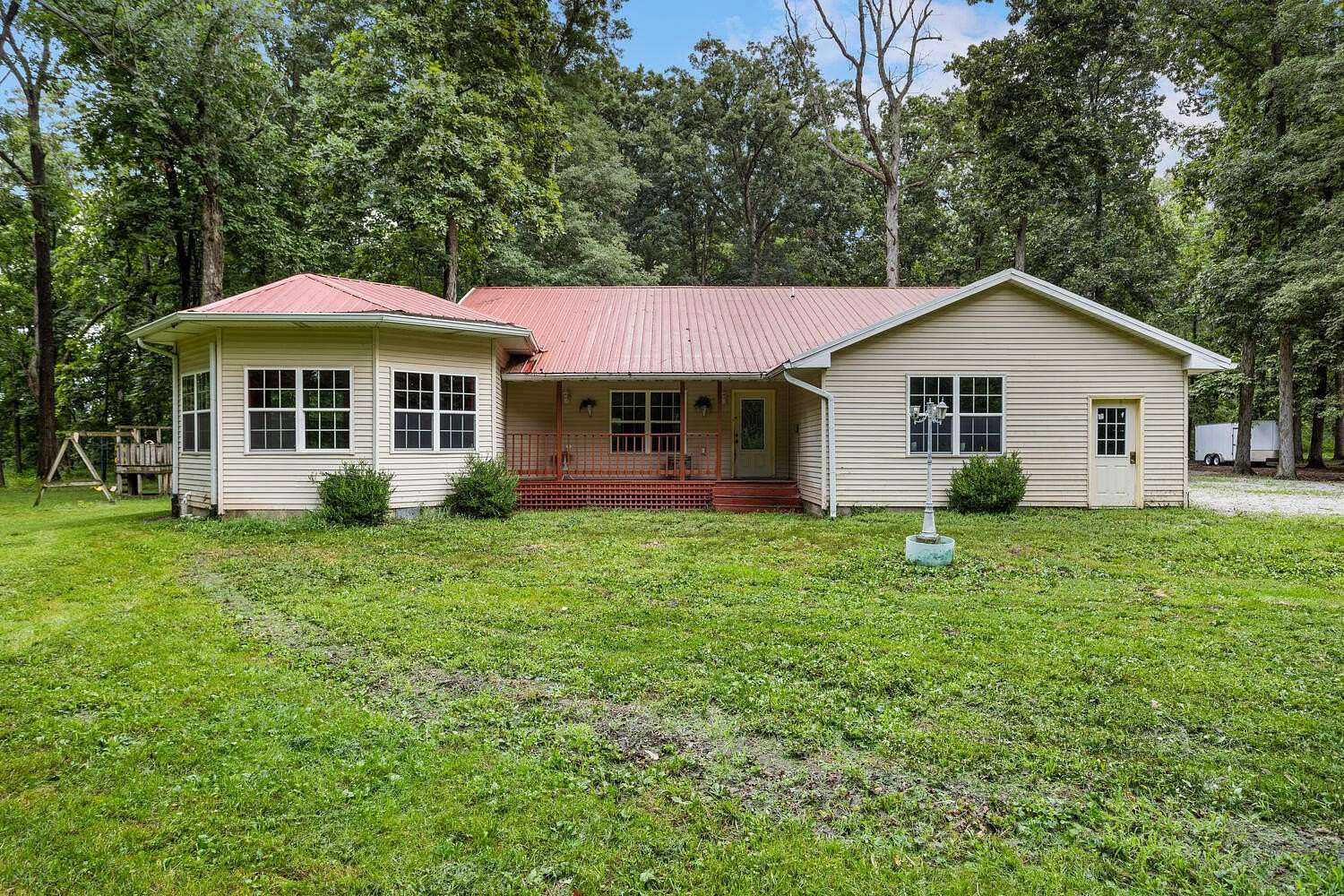 5.48 Acres of Residential Land with Home for Sale in Sadorus, Illinois