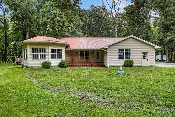 5.48 Acres of Residential Land with Home for Sale in Sadorus, Illinois