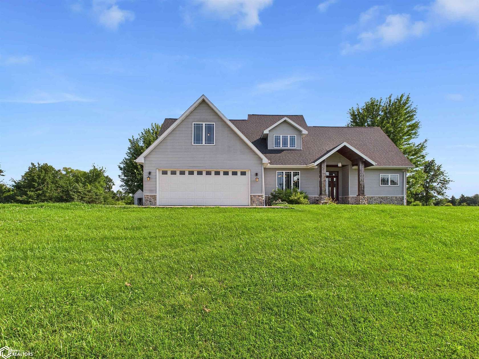 10.4 Acres of Recreational Land with Home for Sale in Keokuk, Iowa