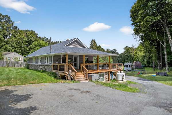 2.89 Acres of Residential Land with Home for Sale in Bloomingburg, New York