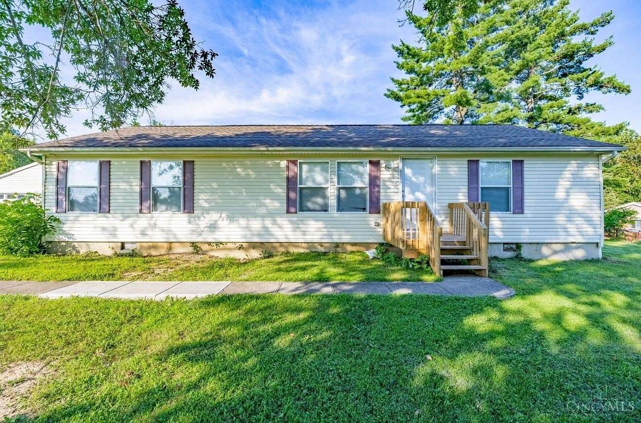 4 Acres of Residential Land with Home for Sale in Hamilton Township, Ohio