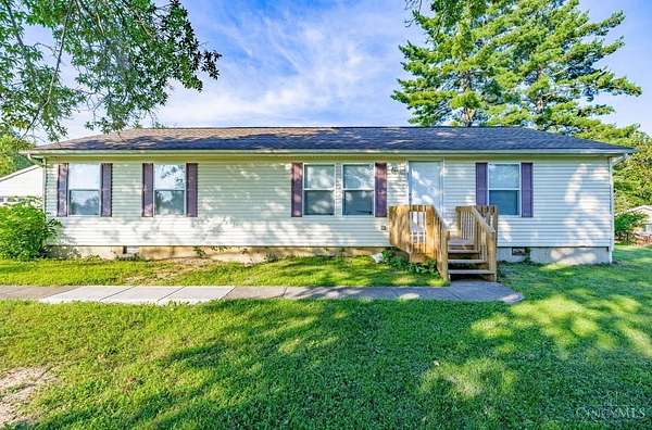 4 Acres of Residential Land with Home for Sale in Hamilton Township, Ohio