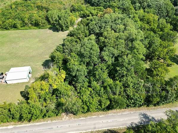 16.5 Acres of Recreational Land for Sale in Van Alstyne, Texas