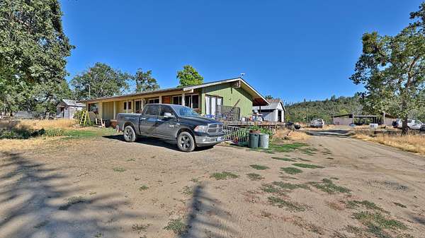 27.3 Acres of Agricultural Land with Home for Sale in Eagle Point, Oregon