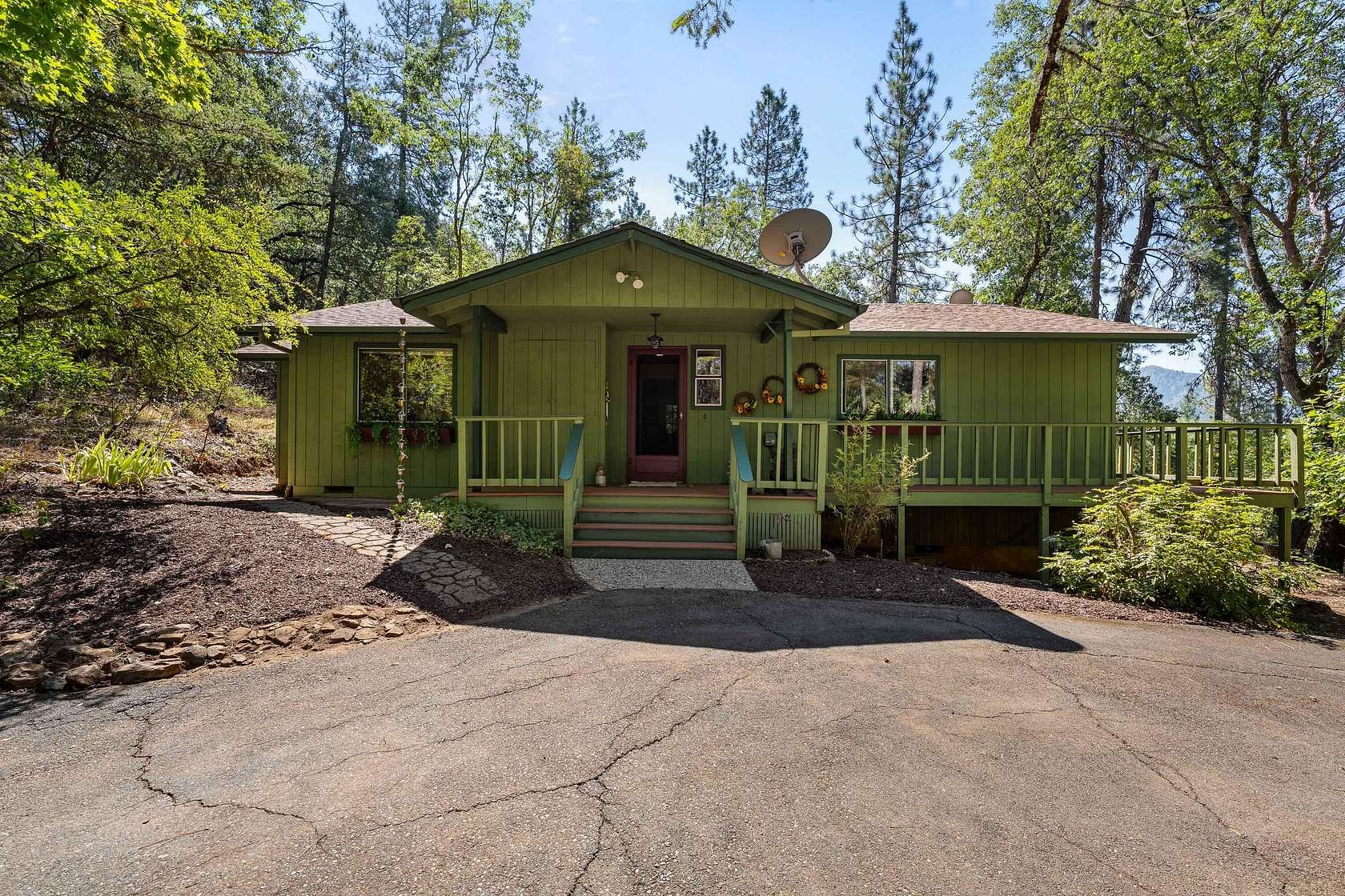 5.64 Acres of Residential Land with Home for Sale in Grants Pass, Oregon