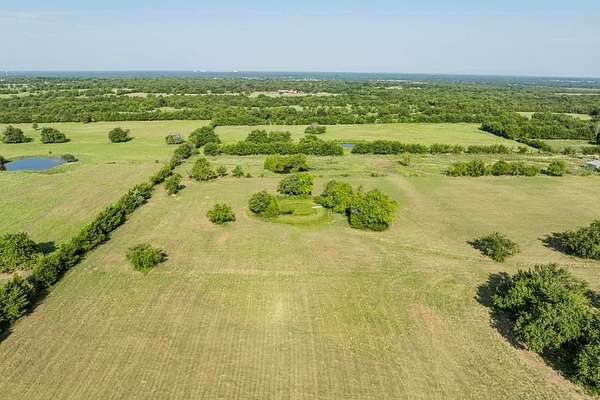 7 Acres of Land for Sale in Campbell, Texas