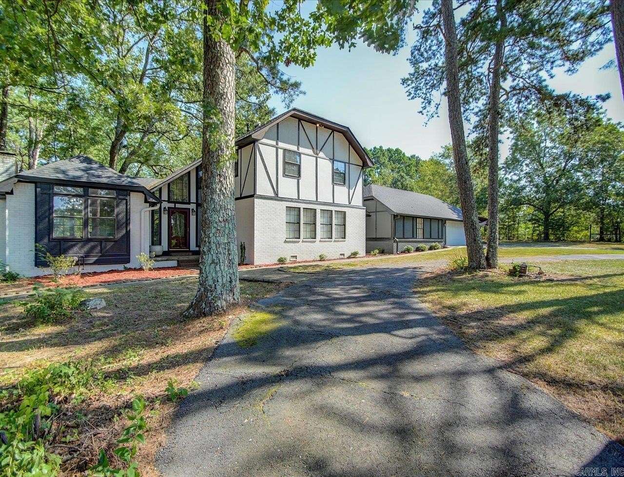 4.52 Acres of Residential Land with Home for Sale in Hot Springs, Arkansas