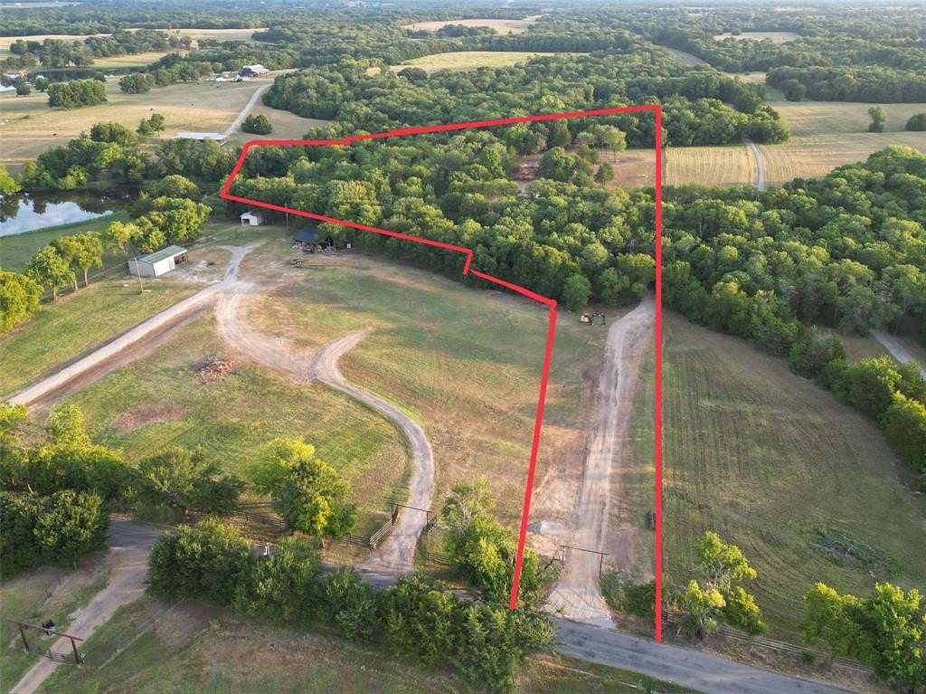10 Acres of Land for Sale in Whitewright, Texas